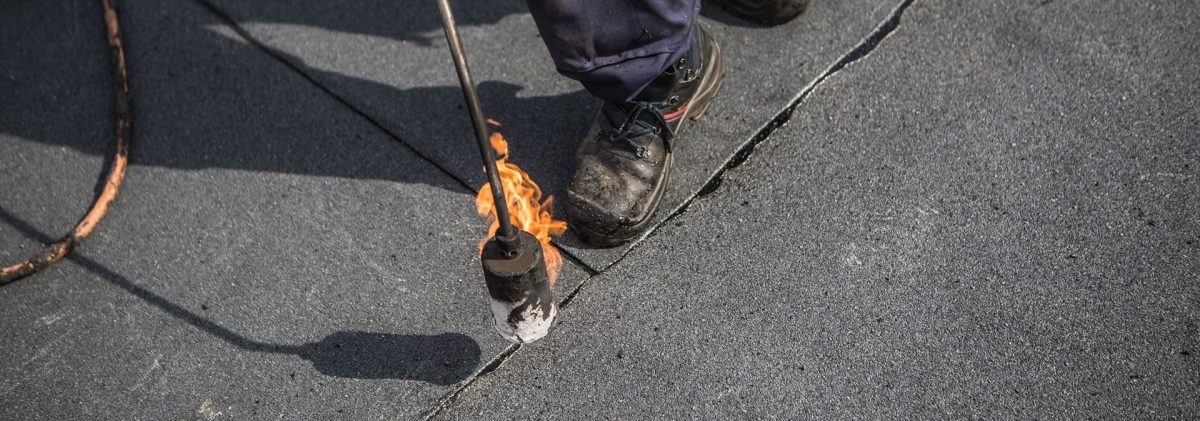 Dakstock, werken van dakdichting op een plat dak